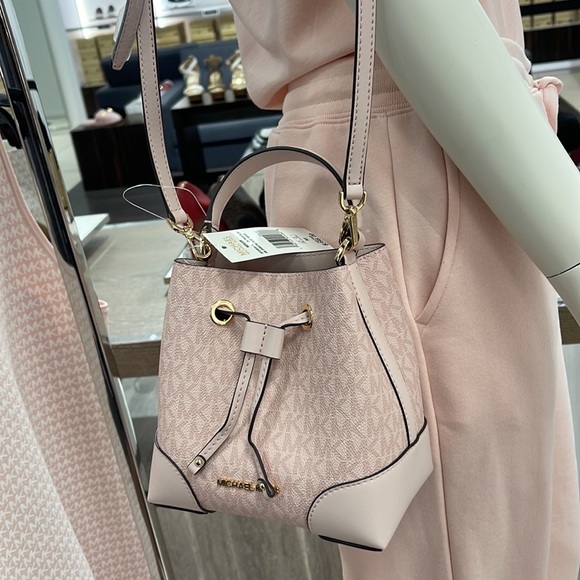 MICHAEL KORS 35F2GM9M1B MERCER SMALL BUCKET DRAWSTRING CROSSBODY
Dk Powder Blush - Picture 5 of 16